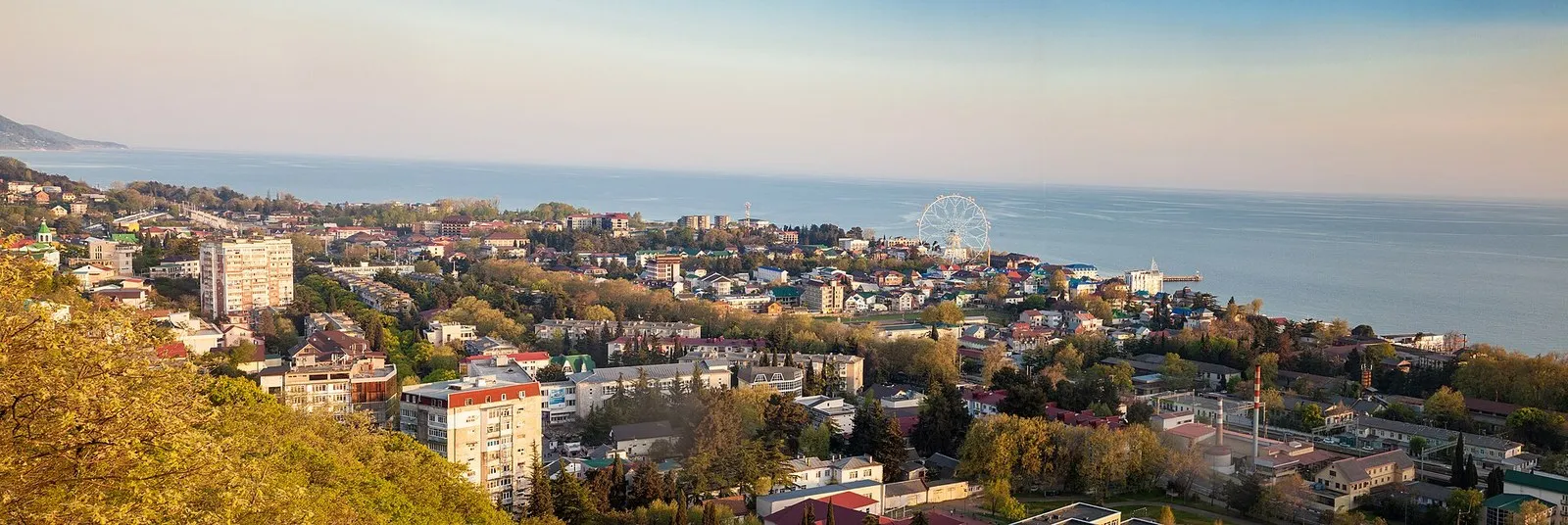 Лазаревское и море с горы весной, панорама 2019 года