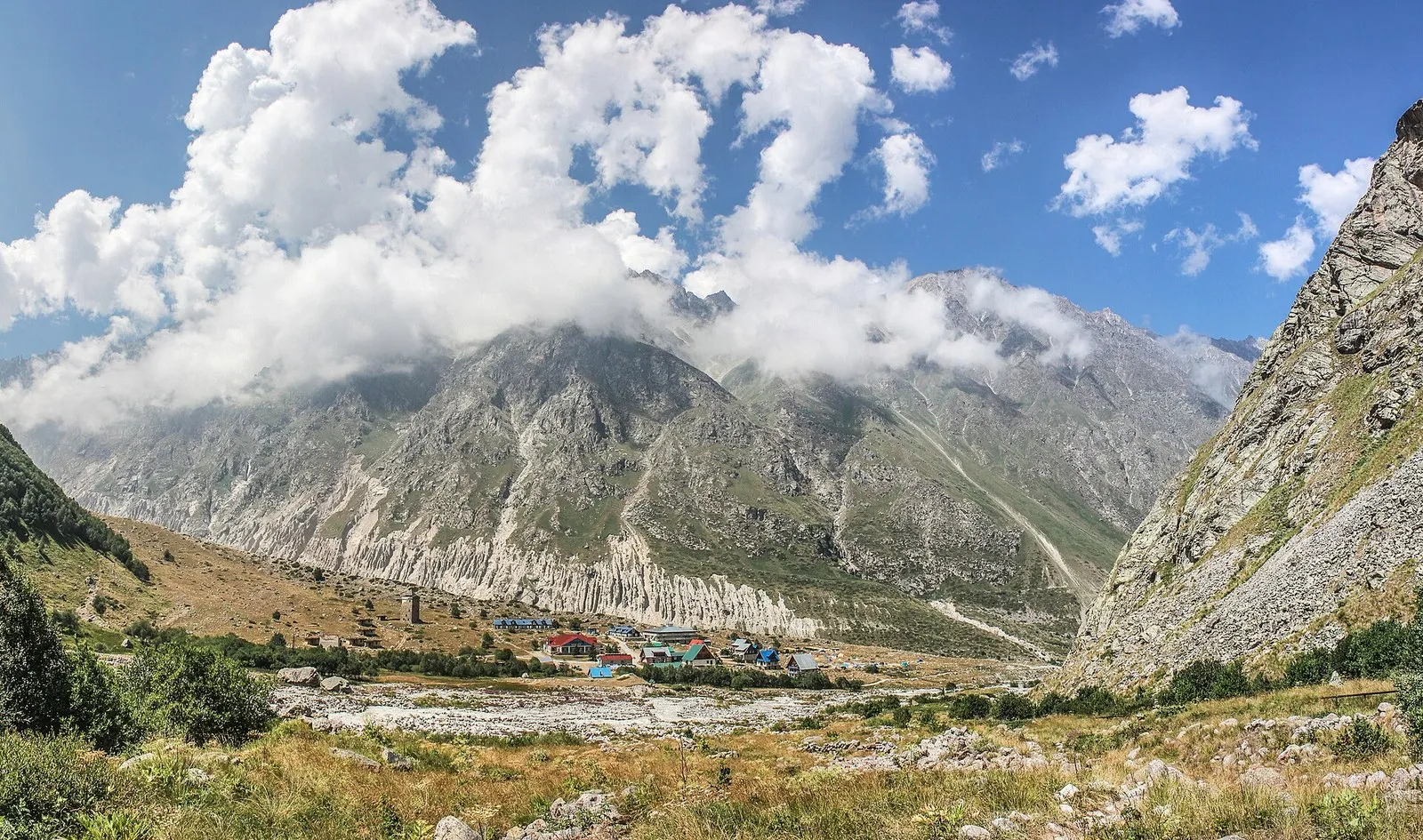 Альплагерь «Безенги» в горах Кабардино-Балкарии