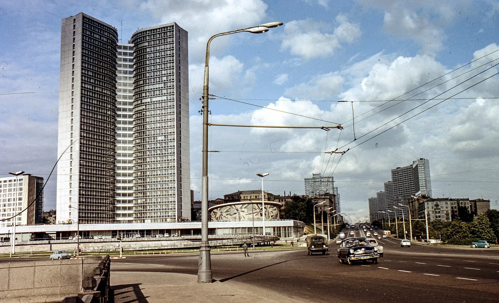 Здание СЭВ и проспект Калинина, вид с моста, 1973 год