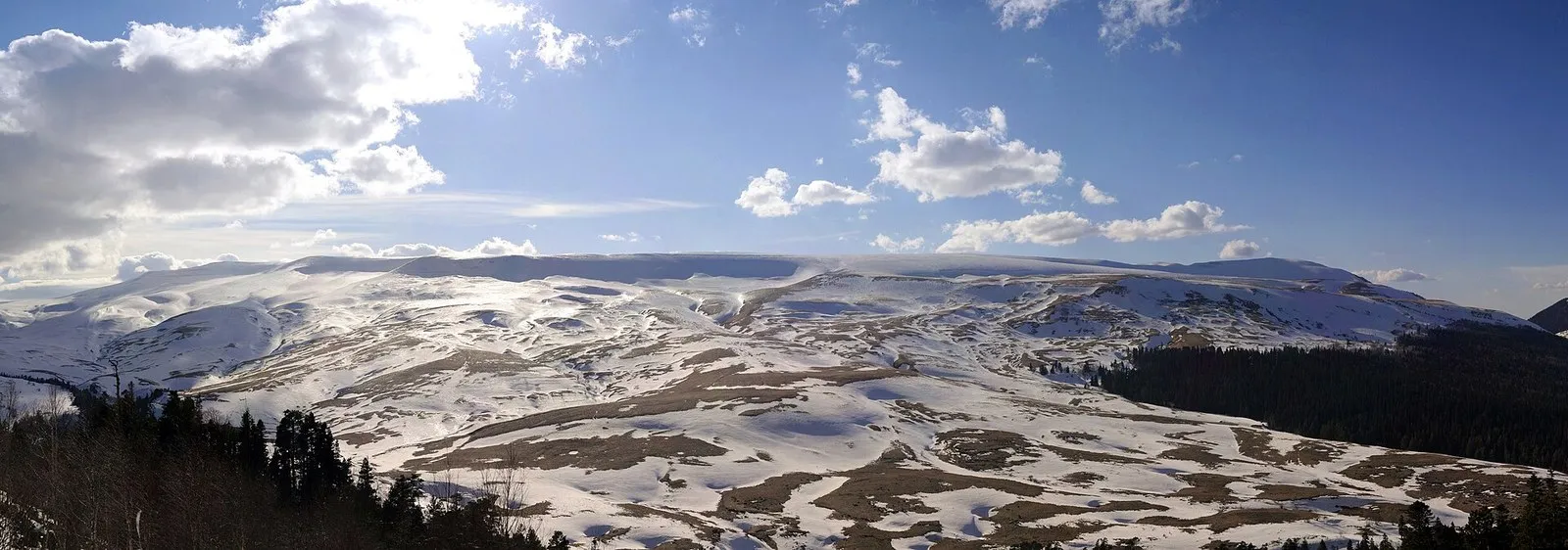 Плато Лаго-Наки зимой, панорама; вариант 30А начинается у КПП «Лагонаки»