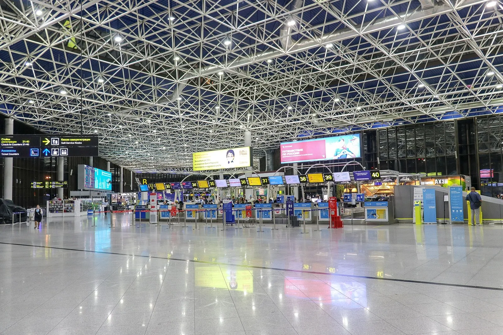 Зал вылета аэропорта Сочи, снимок 2020 года