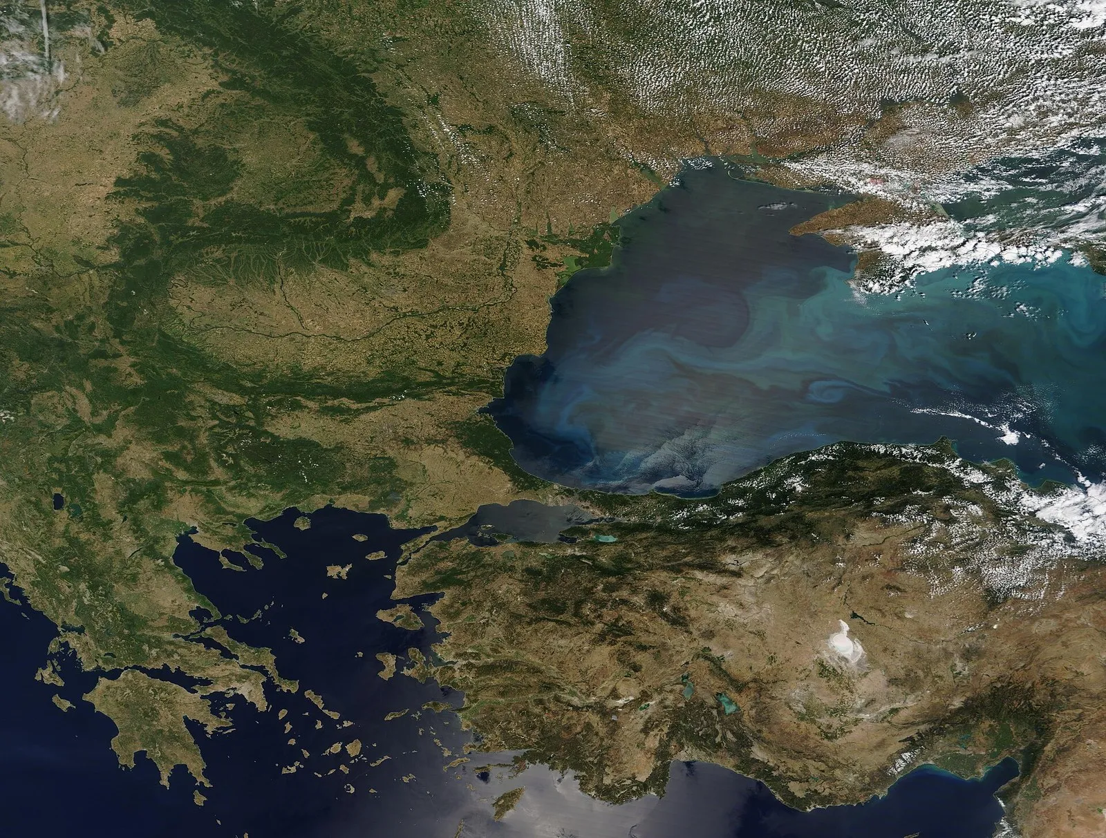 Чёрное море и Балканы из космоса: летний спутниковый снимок, 22 июля 2022 года