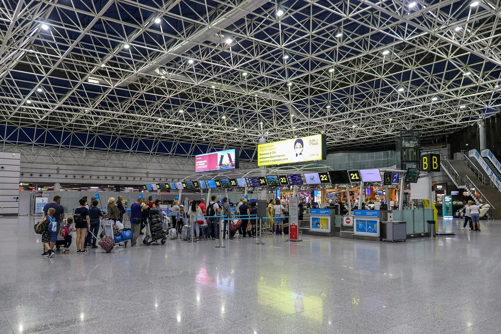 Стойки регистрации в аэропорту Сочи