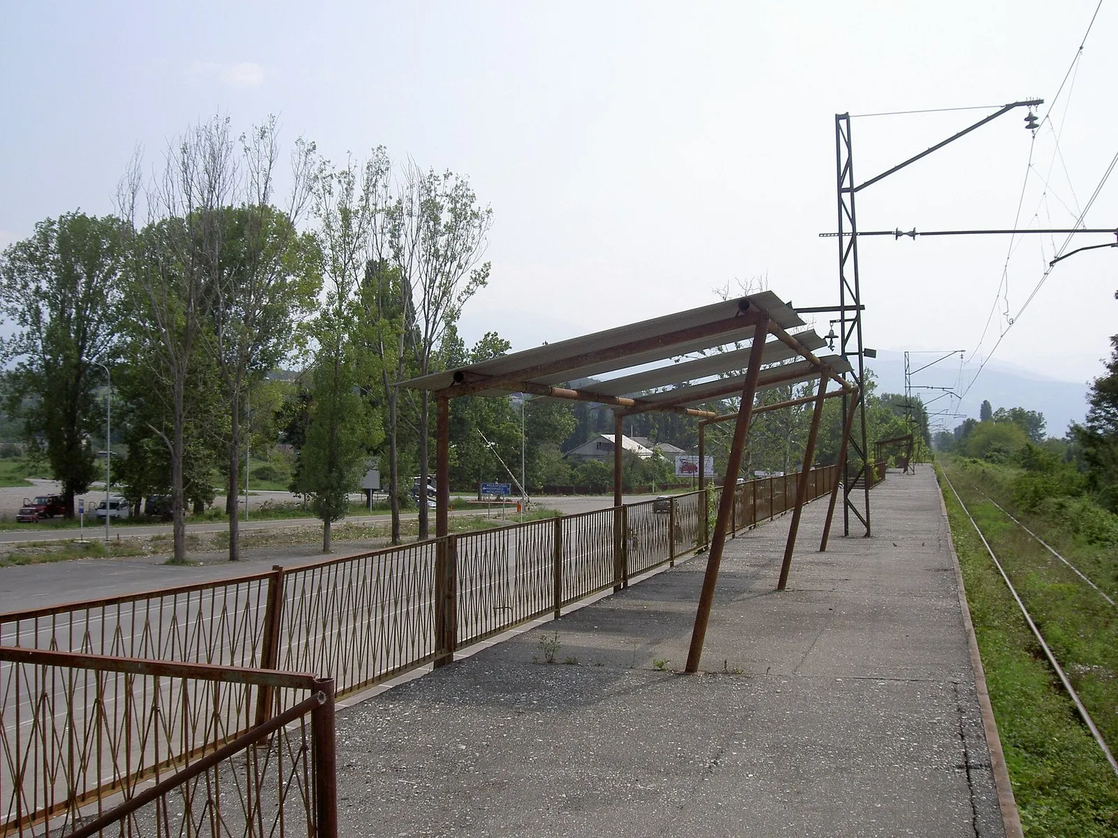 Платформа станции Псоу у границы, август 2008 года