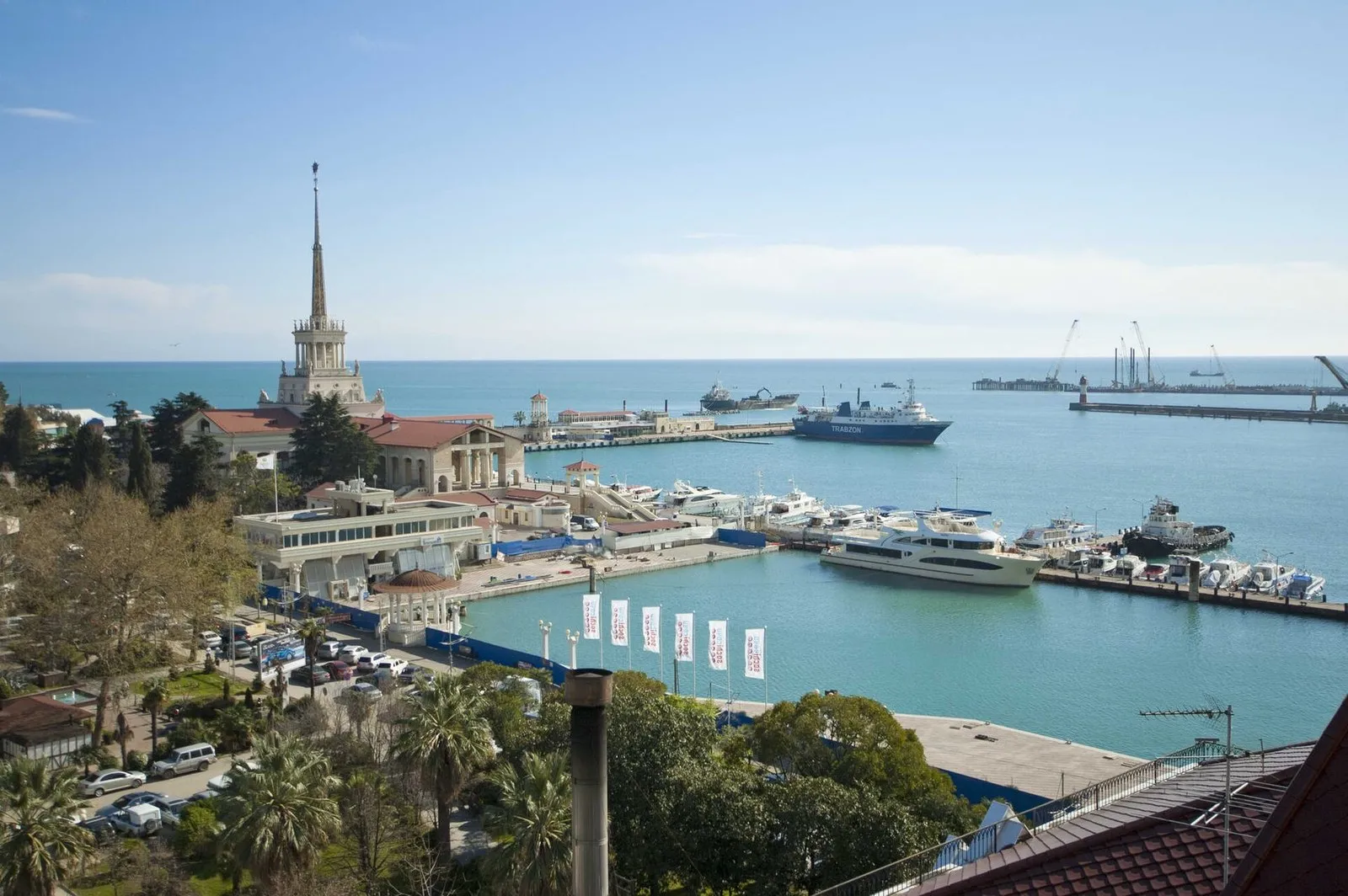 Морской порт Сочи в апреле 2013 года: Морской вокзал, причалы и яхты