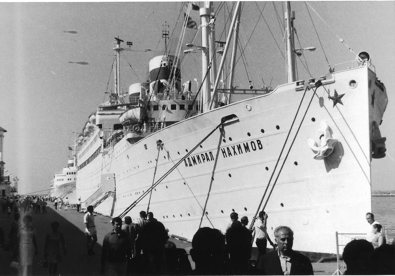 Нос парохода «Адмирал Нахимов» у причала, около 1970 года