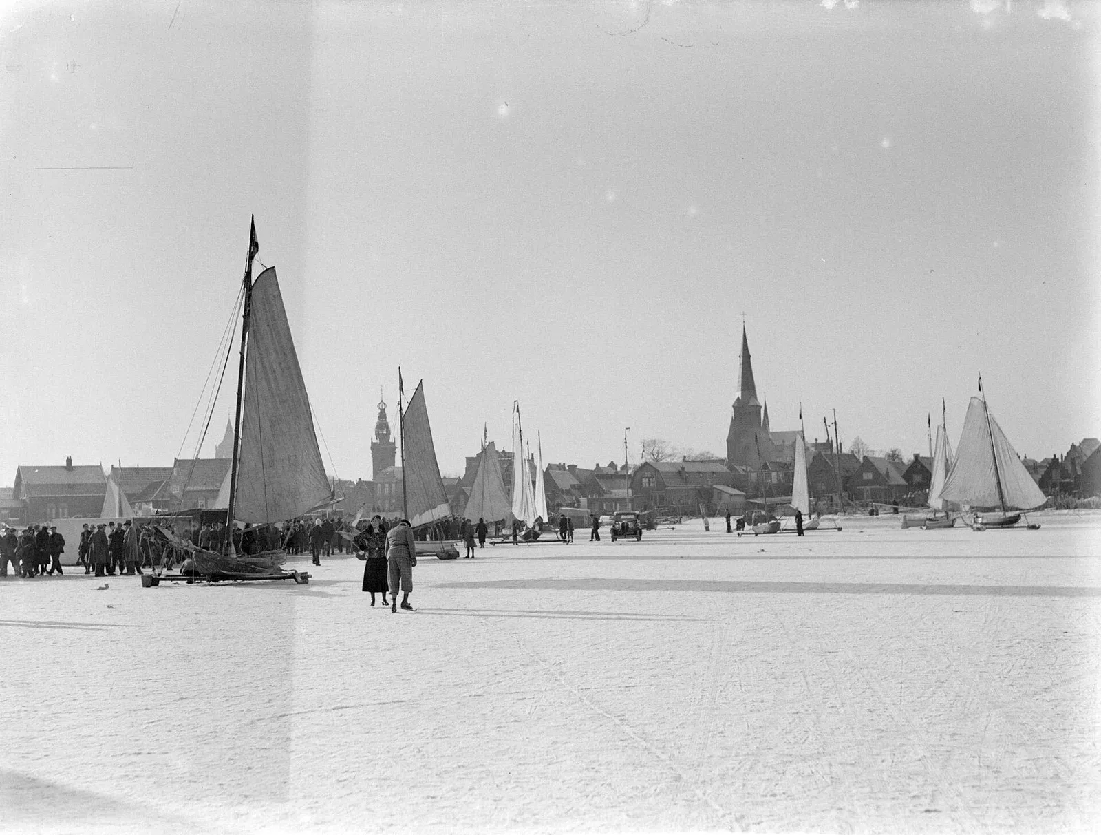 Буеры на льду озера Гоувзее, Нидерланды, 1931 год