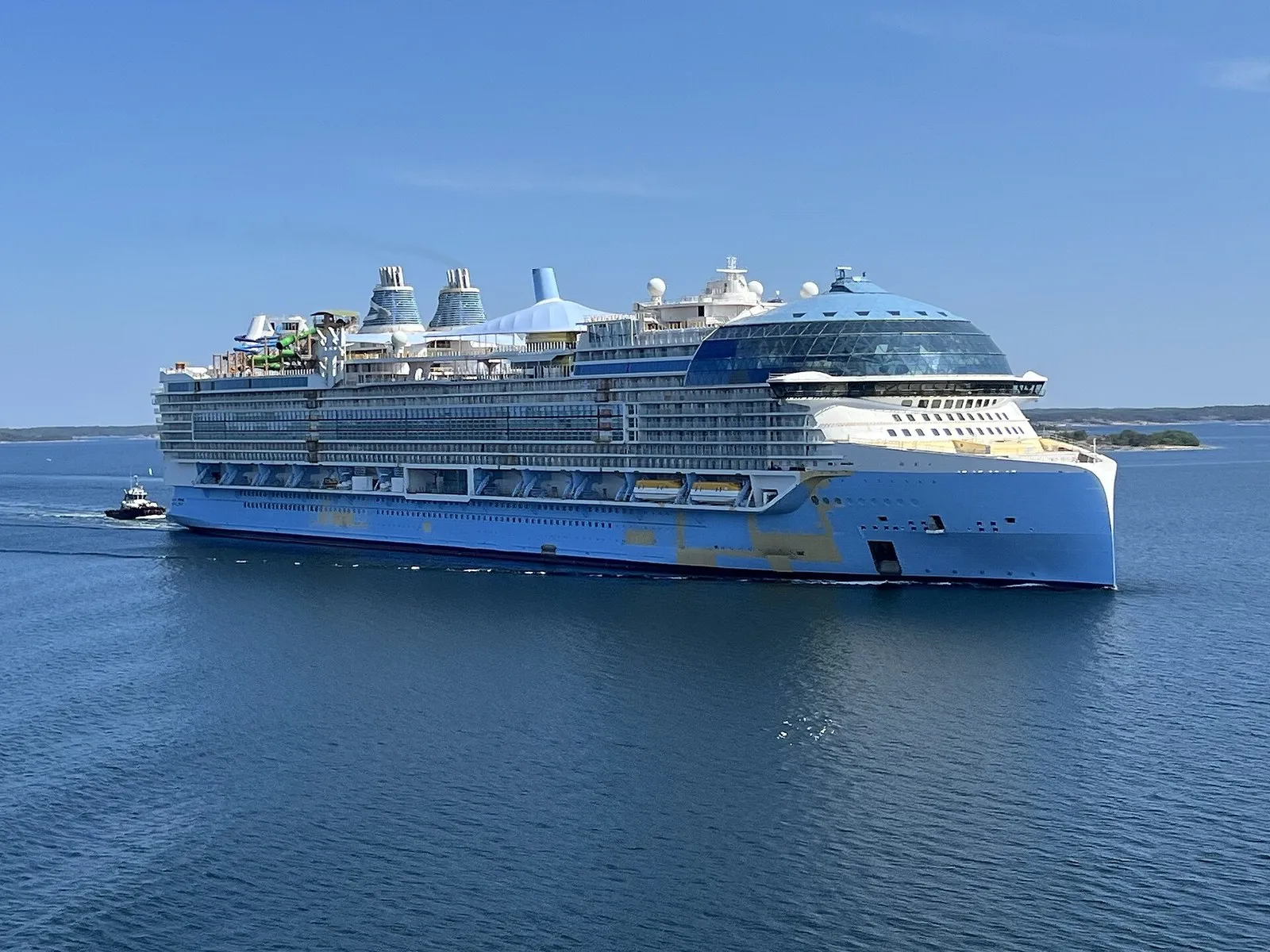 Icon of the Seas на ходовых испытаниях у финского Турку, где его построили