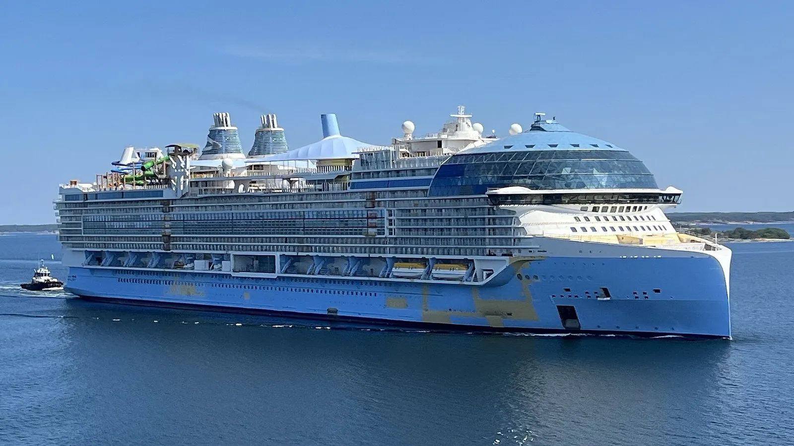 Круизное судно Icon of the Seas на ходовых испытаниях у Турку, Финляндия