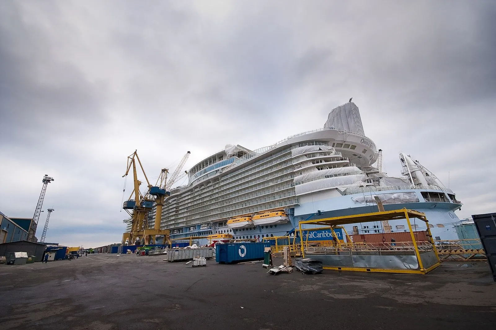 Oasis of the Seas на верфи в Турку, Финляндия