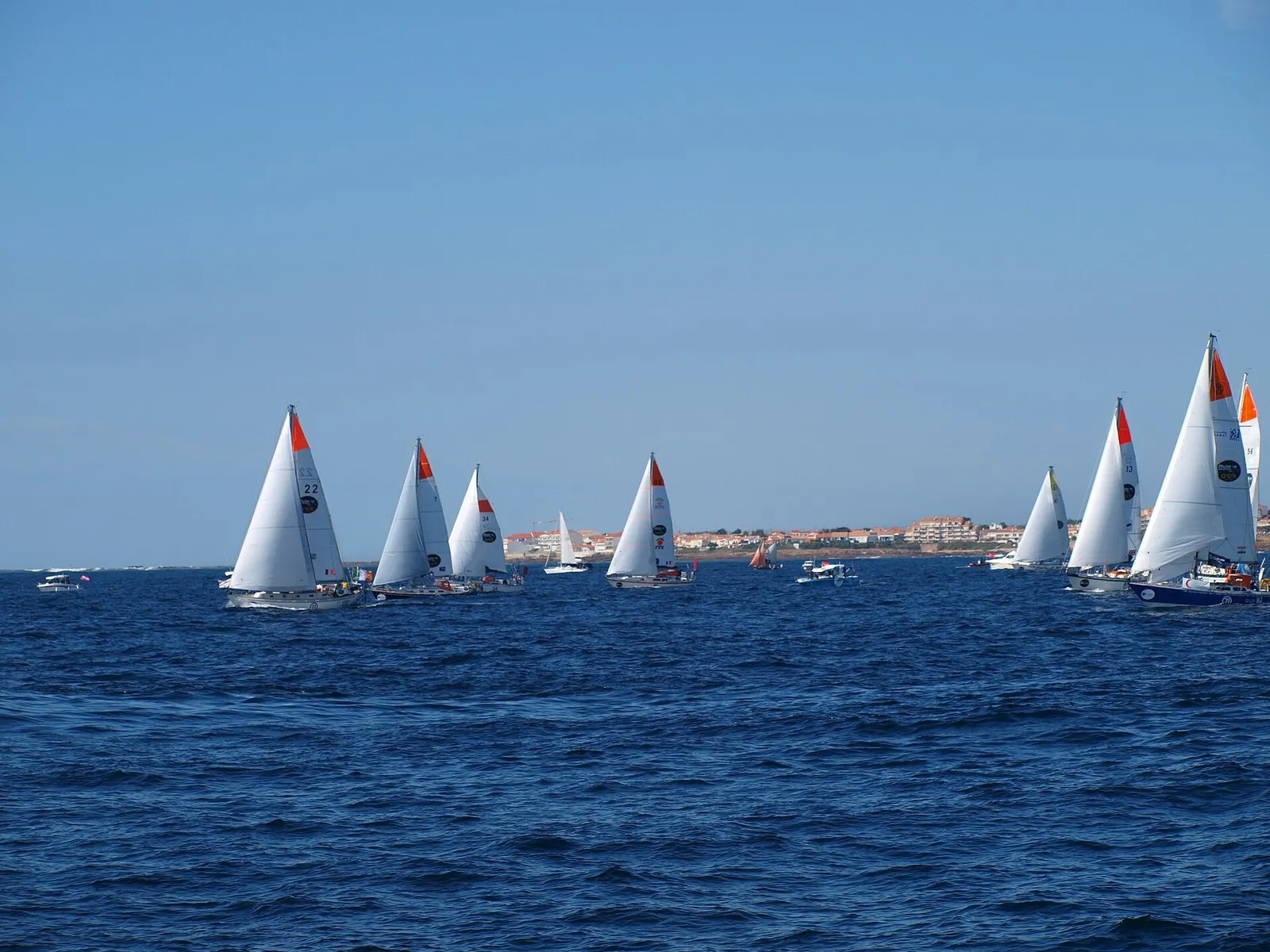 Яхты на старте Golden Globe Race 2022, одиночной кругосветки без остановок, воссоздающей гонку 1968 года