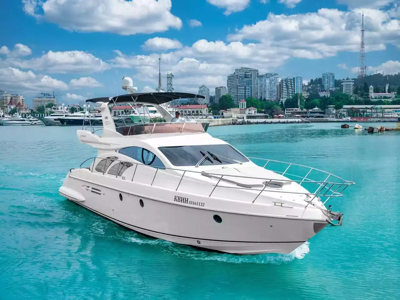 Моторная яхта Azimut 55 — аренда в Сочи