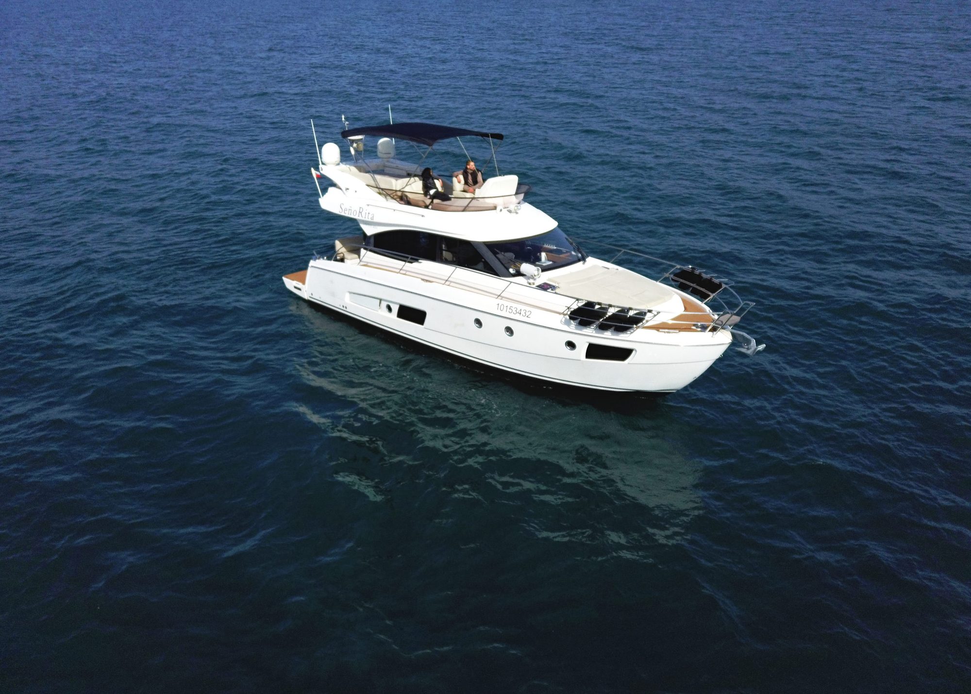 Моторная яхта Bavaria 420 Fly