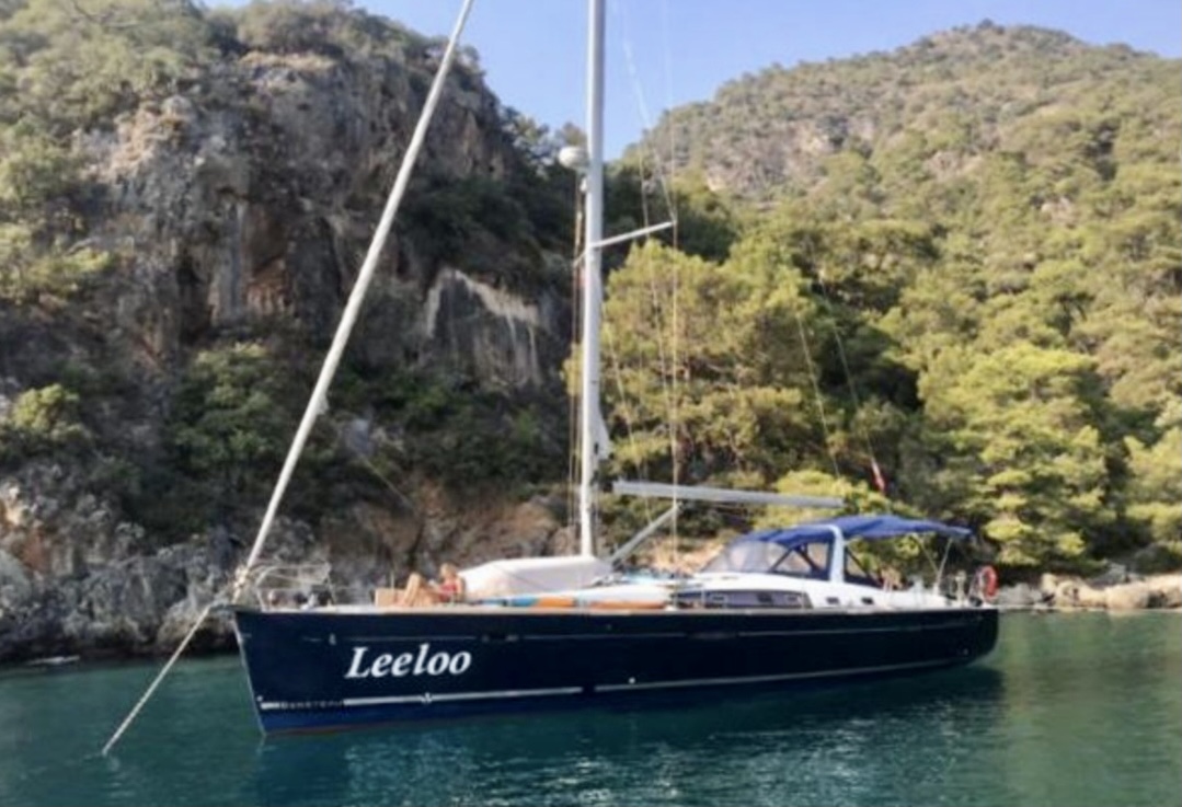 Парусная яхта Beneteau Oceanis 45 — аренда в Сочи