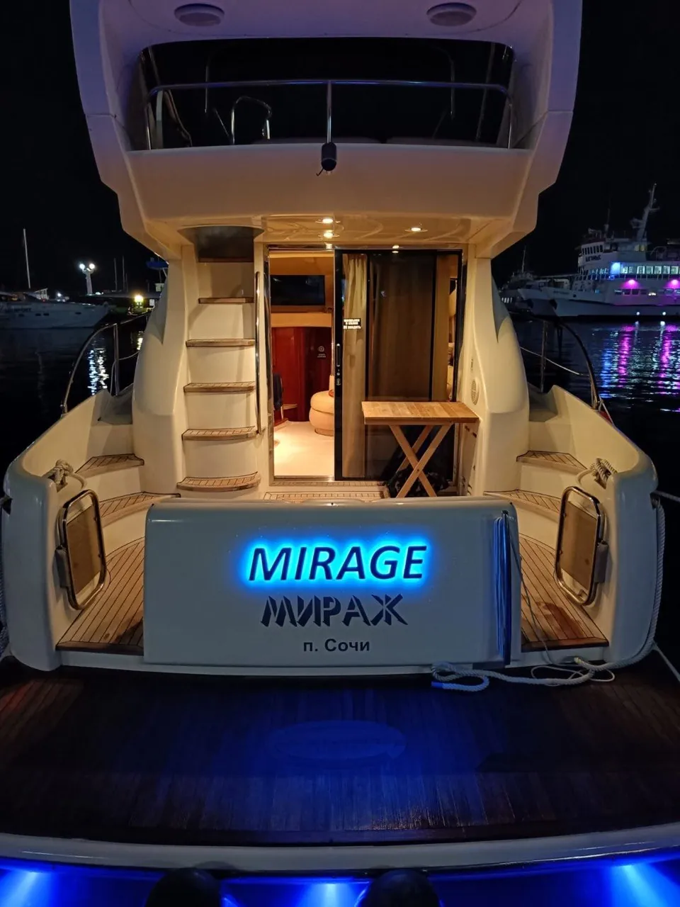 Моторная яхта Мираж