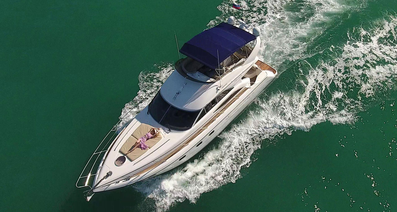 Моторная яхта Princess 45 — аренда в Сочи
